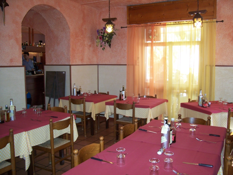  Image name: LocandaLaContea07.jpg 
 width: 800 pixel 
 height: 601 pixel 
 Size: 375308 bytes 
 Click to enlarge 